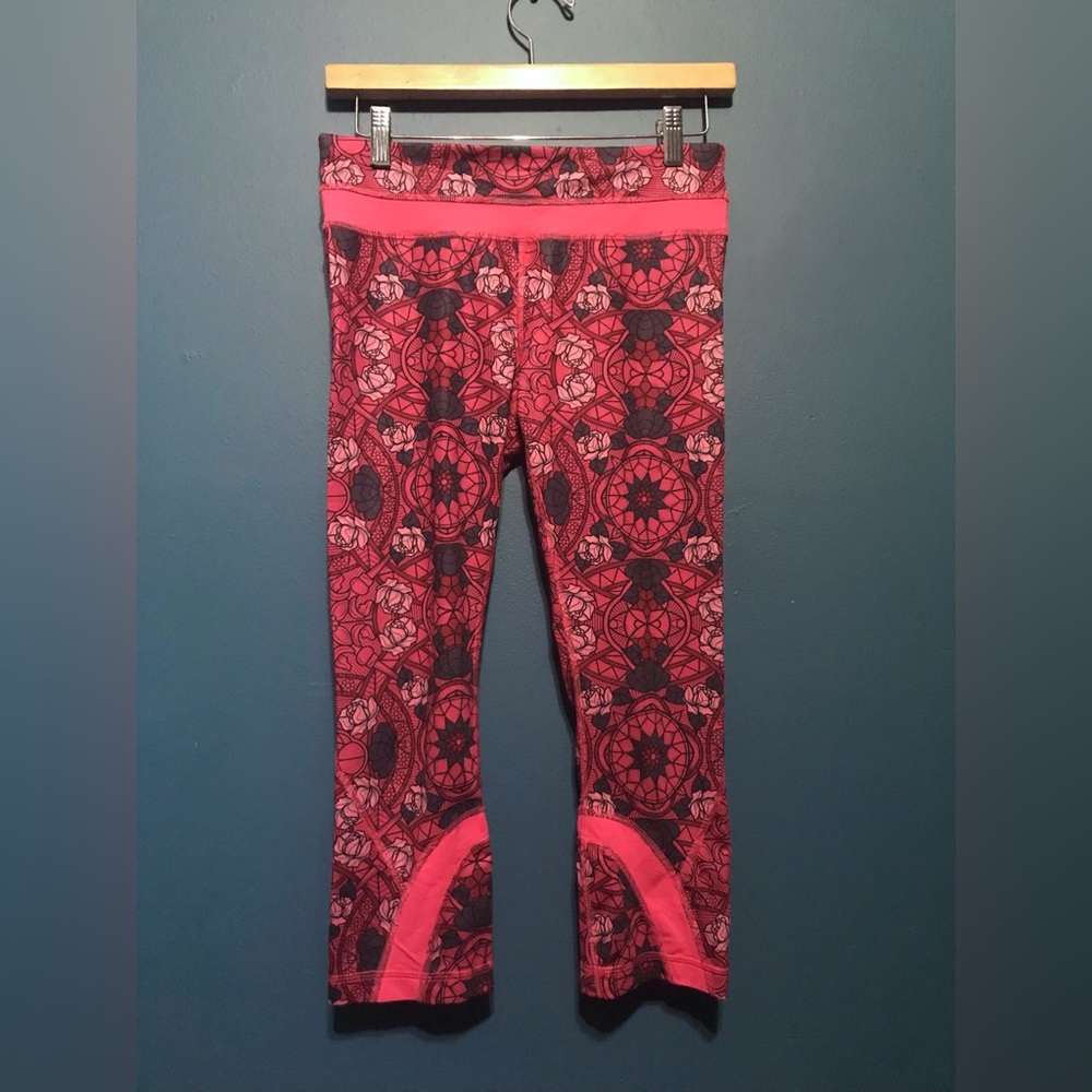 lululemon athletica- Womens Floral Print Capri Leggings